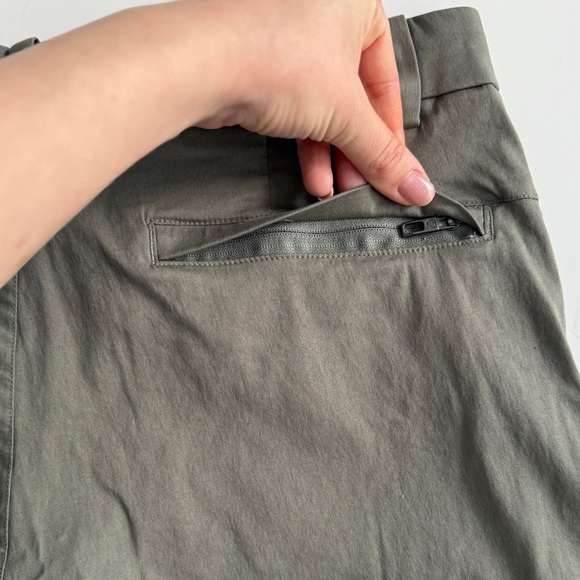 Lululemon Mens Commission Shorts Sz 30 Army Olive Green Chino 9” Classic Pockets - Picture 10 of 11